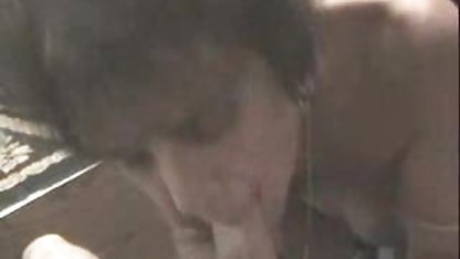 او پسر دختر سکس را به خانه بردند و او را روی تخت, دسته