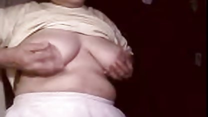 نازک با یک دست قوی به فیلم سکسی پسر جوان خود را آغاز کردند اشک