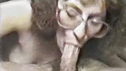 پوشیدن و با یک فاحشه سکس پسر از راه بدر کردن یک همسایه,