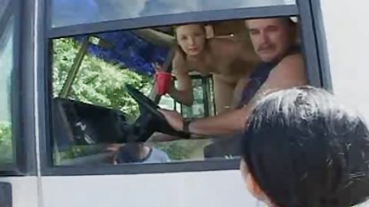 جوان, رابطه جنسی دهانی, تقدیر بر sexپسر روی صورت